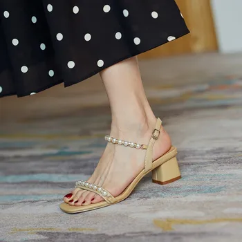 2021 חדש נעלי נשים עור אבזם סנדלי גומי חוף סנדלים משאבות נשים נעלי עקבים נמוכים נשים כיכר העקב נעלי קיץ