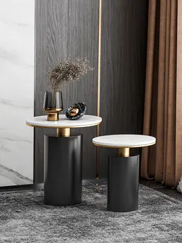 אור יוקרה לצד שולחן אבן צלחת שולחן פינתי מודרני מינימליסטי בסלון ספה קצה שולחן קפה