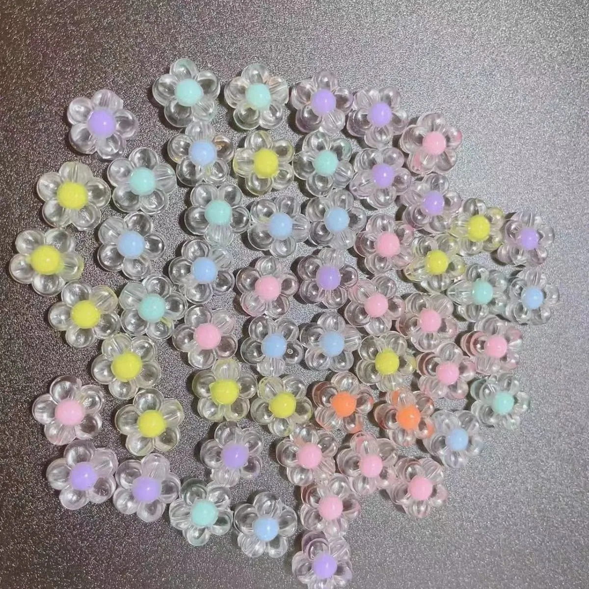 50 יח ' 12mm פרחים שרשרת חרוזים ואביזרים בצבע אקריליק חרוזים DIY בחורה יפה בעבודת יד תכשיטים ממתקים כריך חרוזים פאטאל - 2